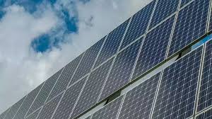 Global Solar Installations Surge 64% in H1 2025 — What That Means for EPCs